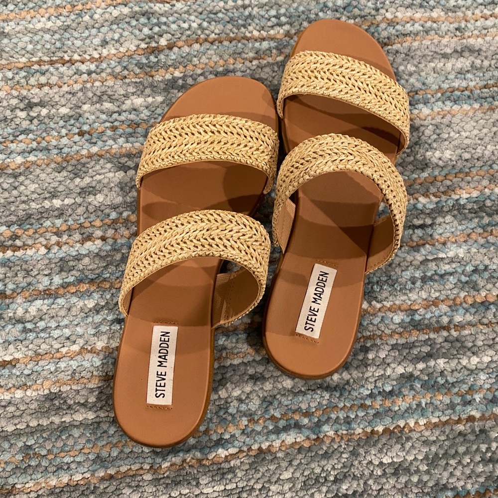 STEVE MADDEN natural raffia slide sandal
